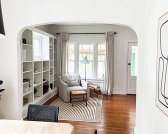 The Brockway 06 on North Shore - South Haven - Living room