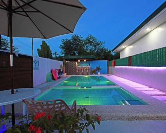 Charming 2-bedroom villa with WiFi, AC in Panglao Bohol - Panglao - Pool