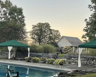 Beautiful 1805 renovated farmhouse - Shoreham - Piscina