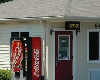 Relax Inn Dover Near Speedway - Dover - Building