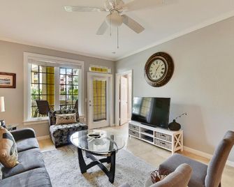 Dawn 916-Hook, Wine & Sinker - Galveston - Living room
