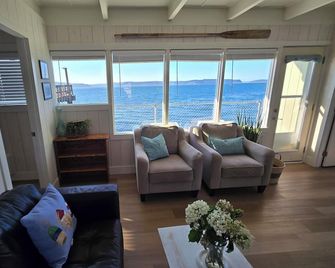 Dock House Cottage Charming 2-Bedroom Waterfront - Hood Canal / Poulsbo / Lofall - Poulsbo - Sala de estar