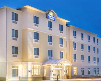 Days Inn & Suites by Wyndham Kearney - Kearney - Toà nhà