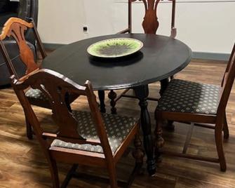 Charm, Prime Location: - Troy