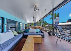 Airlie Sun & Sand Accommodation Studio #1 - Airlie Beach - Balcony