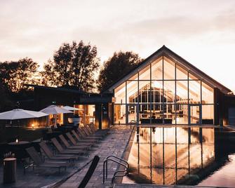 Cornerstone Lower Mill Estate Cotswolds Spa pools lakes water sports nature a/c - Cirencester