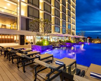 Crowne Plaza Vientiane By IHG - ויינטיאן - בריכה