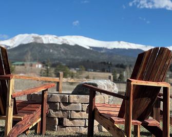 Iconic Colorado Experience / Getaway: Hot Tub, Sauna & Mountain View, 43 acres - Divide - Balcón