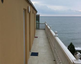 Talga Hotel - Chakvi - Balcón