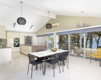 Tree Tops Water Front Soldiers Point- First Floor - Soldiers Point - Essbereich