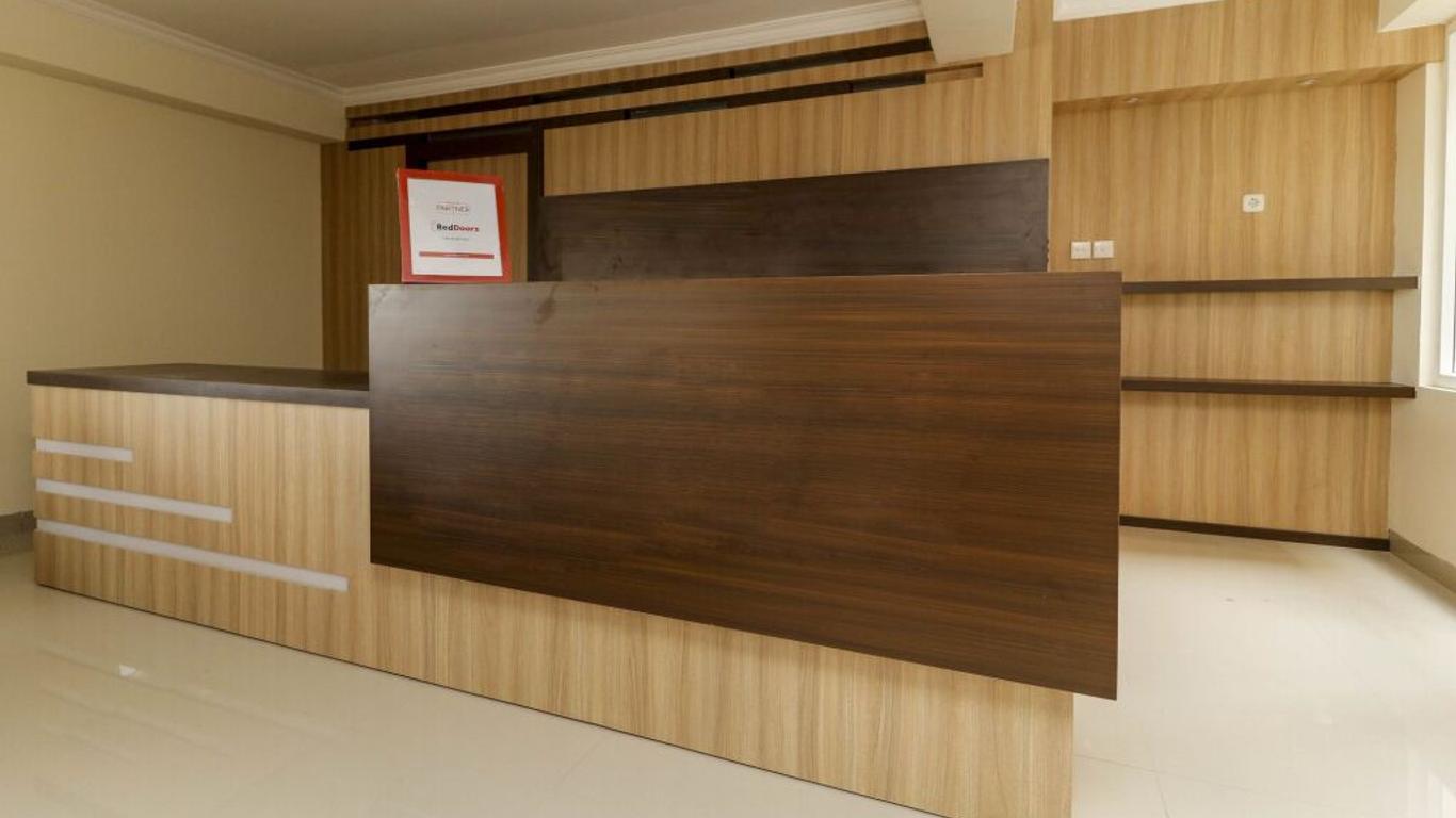 RedDoorz Plus Near Palembang Square Mall