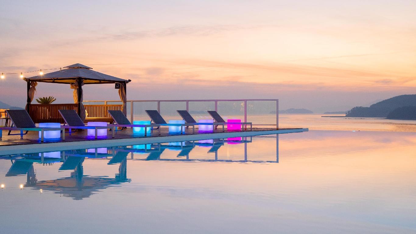 La Terrace Boutique Resort & Spa