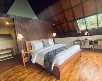Bukit Tiga Lima Boutique Hotel - Sembalunlawang - Habitación