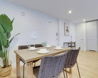 Apartment Just 10 Minutes Away to Airport - Arlington - Dining room