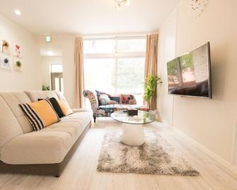 Villa Suite Hana - Nago - Pokój dzienny
