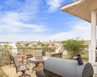 Tombstone's Historic Glamping Escape - Tombstone - Balcony