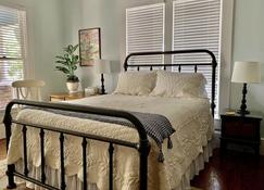 Jenns Den - Brenham - Bedroom