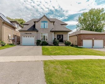 Luxury Villa Inground Heated Swimming Pool. and Hot Tub - Ingersoll - Building