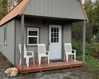 Uncle Salmon cabin with great views, fire pit & bbq - Kenai - Patio