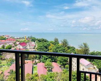 Apartment Pentapolis - Balikpapan - Balcon