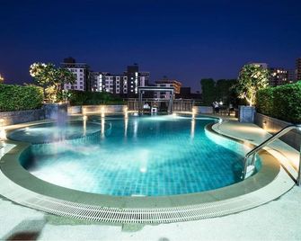 Olive Hotel & Residence Bangkok Sukhumvit 101 near True Digital Park - Bangkok - Piscina