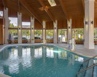 Spark by Hilton Wilmington Carolina Beach Rd - ווילימינגטון - בריכה