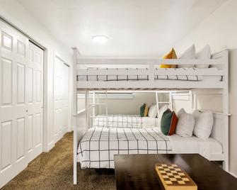 Located near the mouth of American Fork Canyon - Highland - Bedroom
