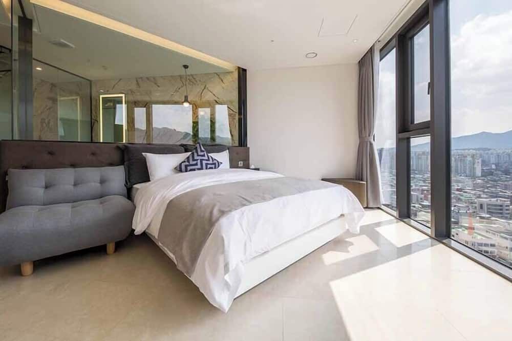 هوتل باي 204 دوبونغ