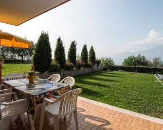 Residence Gianni - Torri Del Benaco - Patio