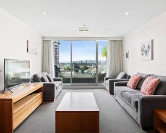 Belle Escapes - Getaway on Colley - Glenelg - Living room