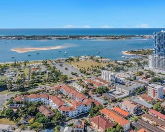 Blue Water Bay Luxury Villas - Southport - Southport