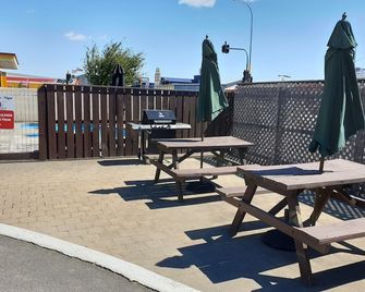 Oxford Court Motel - Nelson - Patio