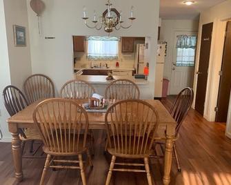 3 Bedroom Mountain Retreat Minutes from Loon Mountain - Woodstock - Comedor