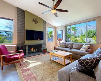 Rockette Ranch - Palm Springs Living the way it was meant to be! - Palm Springs - Sala de estar