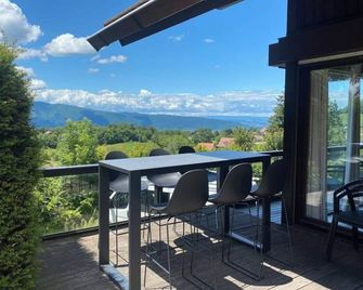 La Sauffaz- Villa with a pool. - Talloires-Montmin - Ban công