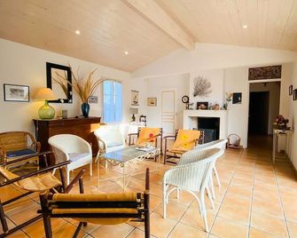 Maison Familiale En Plein Coeur De La Couarde Sur Mer - La Couarde-sur-Mer - Їдальня