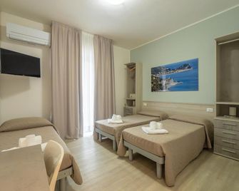 Hotel La Bussola - Finale Ligure - Slaapkamer