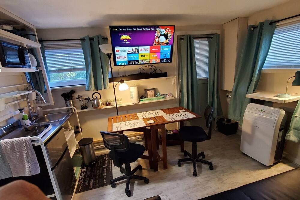Cozy Cottages across from the Food Trucks of Aloha mall - Beaverton - Comedor