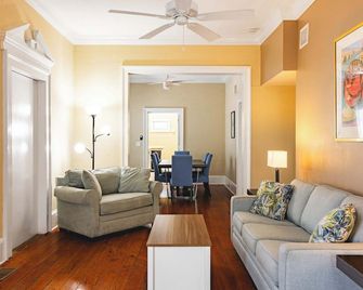 Sweet Caroline - Key West - Living room