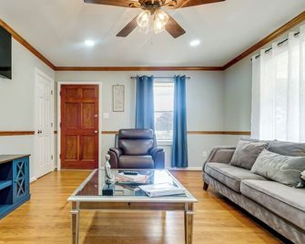 Golf & Hike: Family Home 8 Mi to Downtown Clayton - Clayton - Sala de estar
