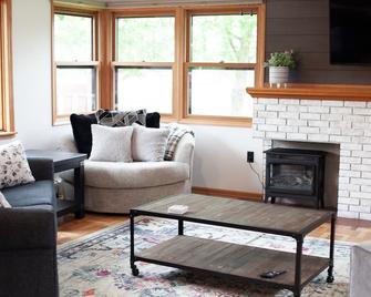 Mirror Lake Lodge - Mondovi - Sala de estar