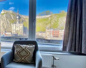 Vue Meuse, en face de la citadelle - Dinant - Kamervoorziening