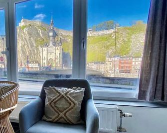 Vue Meuse, en face de la citadelle - Dinant - Kamervoorziening