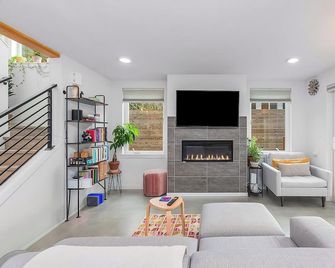 Ember & Glow Loft Retreat - Seattle - Chambre