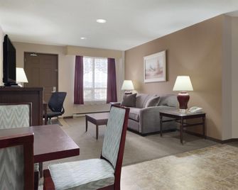 Days Inn by Wyndham Dalhousie - Dalhousie - Obývací pokoj