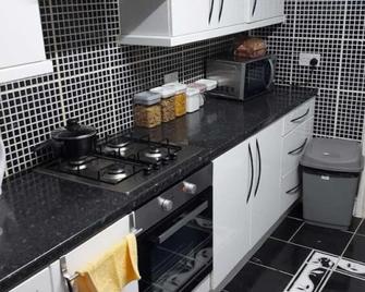 Midtown Guesthouse - Liverpool - Kitchen