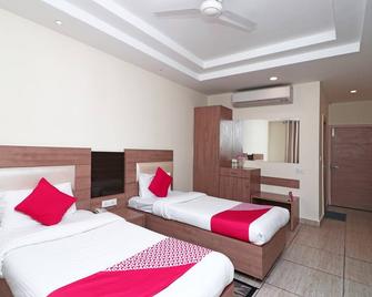 OYO 4477 City Square Hotel - Haldwani - Ložnice