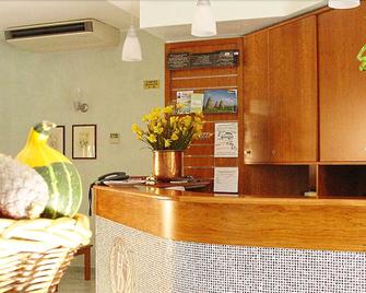 Hotel Donatella - Posada - Рецепція