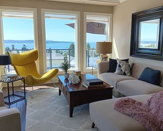 Sand and Salt Bed & Breakfast - White Rock - Wohnzimmer