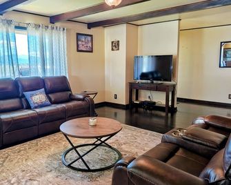 Escape to Fort Klamath! - Fort Klamath - Sala de estar